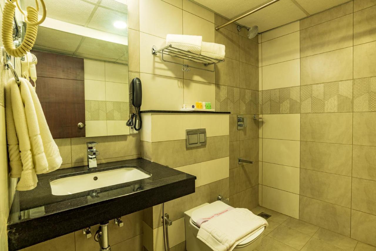 Arctic Hotel Kochi Ngoại thất bức ảnh