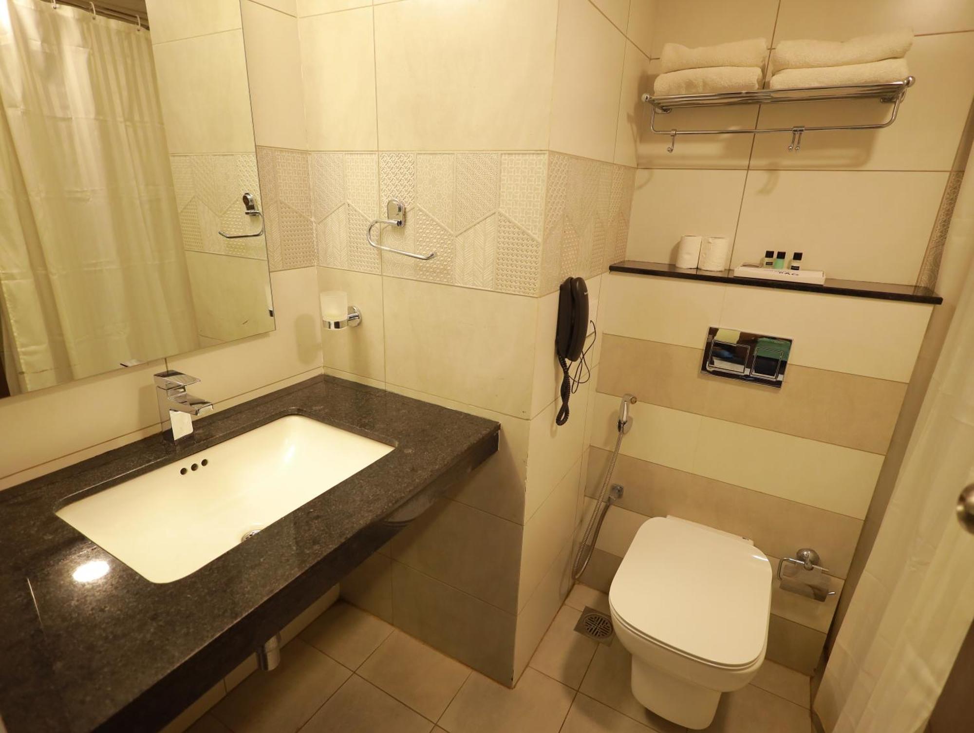 Arctic Hotel Kochi Ngoại thất bức ảnh